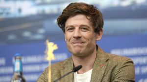 James Norton under pressmötet efter filmens världsurpremiär. James Norton under Berlinalefestivalen 2019.
