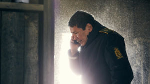 Poliisipäällikkö Enok (Angunnguaq Larsen). Grönlantiin sijoittuva uusi pohjoismainen jännityssarja tarttuu ajankohtaisiin ilmastokysymyksiin.