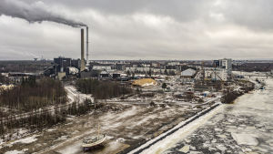Värmekraftverket i Uleåborg använder torv som en råvara i förbränningen. Oulun Energian lämpövoimala Oulussa