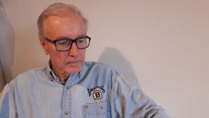 Reijo Kostiainen är skatteexpert. Skatteexperten Reijo Kostiainen i sitt hem i Esbo.