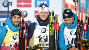 Martin Fourcade, Johannes Thingnes Bø och Emilien Jacquelin på prispallen. Martin Fourcade, Johannes Thingnes Bø och Emilien Jacquelin på prispallen.
