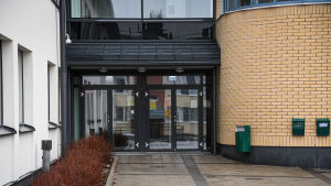 Elever i Lyceiparkens skola har haft prov i finska och historia på distans. Lyceiparkens skola