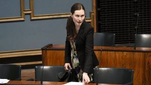 Statsminister Sanna Marin lovade att staten ska försöka stöda företagaren med ytterligare stödpaket. Sanna Marin