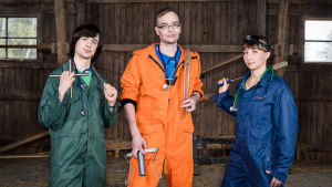 Kandit. Kolme rohkeaa kandia Matias Kylliäinen, Ilkka Ahola ja Emma Woivalin näyttää, kuinka työ sujuu.