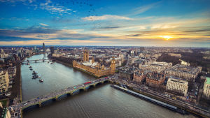 Att få åka på utbyte till Storbritannien och London gav mig jättemycket, så det är synd att andra inte kommer att få uppleva samma sak, säger Julia Lindroos som var där 2015-2016. London