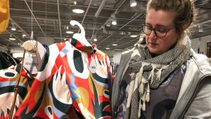 Från shoppingberoende till konsumtionsexpert. Ida Haapamäki vill få oss att shoppa mindre och helst köpa inhemskt. Ida Haapamäki