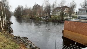 Vid kraftverket vid Herrfors i Kållby, Pedersöre, skulle fiskvägen behöva vara kring 100 meter lång för att det ska bli rätt lutning. Herrfors i Kållby i Pedersöre.