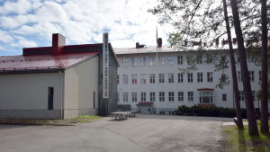 Källhagens skola för årskurs 7 till 9 finns i Virkby, nära Virkby skola. Källhagens skola i Lojo.
