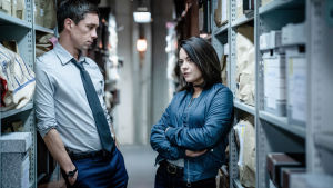 Rikostutkijat Rob Reilly (Killian Scott) ja Cassie Maddox (Sarah Greene). Irlantilainen trillerisarja ihmismielen salaisuuksista.