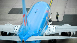 Tui-flyget från Düsseldorf var fullsatt. Ett flygplan görs klart för avgång på Düsseldorfs flygplats.