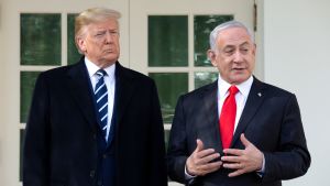 Ska Trump få fredspris för sin roll i fredsavtalet mellan Israel och Förenade Arabemiraten? Det kan först ske 2021, i så fall. På bilden Donald Trump och Israels premiärminister Benjamin Netanyahu. Donald Trump och Benjamin Netnyahu