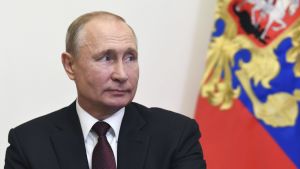 Röstningen rör flera saker, men den viktigaste ger president Putin möjlighet att vara president i ytterligare sexton år. Rysslands president Vladimir Putin den 3 juni 2020.