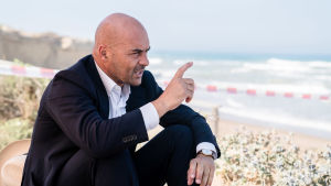 Terävä ja omapäinen komisario Salvo Montalbano palaa ruutuun sarjan 13. ja 14. kauden jaksoissa.