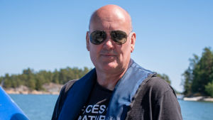 Hans-Erik Nyman sköter underhållet på Jussarö för Forststyrelsens del. Hans-Erik Nyman i Baggö hman