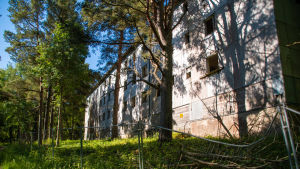 Under gruvtiden bodde kring 200 personer på Jussarö. Senare övade Försvarsmakten på området. Gammalt hus på Jussarö