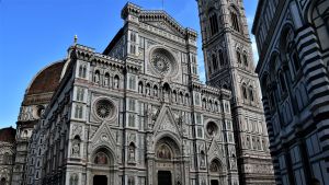 I hjärtat av Florens historiska centrum ligger katedralen som brukar kallas Il Duomo. I hjärtat av Florens historiska centrum ligger katedralen som brukar kallas Il Duomo.