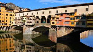 Medeltidsbron Ponte Vecchio, som går över floden Arno, är en del av Florens historiska centrum som 1982 sattes upp på Unescos världsarvslista. Medeltidsbron Ponte Vecchio, som går över floden Arno, är en del av Florens historiska centrum som 1982 sattes upp på Unescos världsarvslista.
