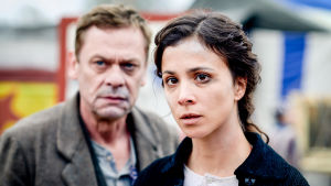 Sirkusperheen tytär Delphine (Aylin Tezel) ja isä Robert (Sylvester Groth) matkaavat Amerikkaan. Draamasarjan päärooleissa näyttelevät Aylin Tezel ja Sylvester Groth.