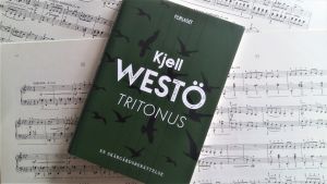 Tritonus – en skärgårdsberättelse är Kjell Westös åttonde roman. Pärmen till Kjell Westös roman "Tritonius".