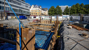 Torgparkeringen i Åbo blev en omdiskuterad fråga i kommunalvalet 2017. Så här såg bygget ut i augusti 2020. åbo centrum torgparkeringsbygge utifrån
