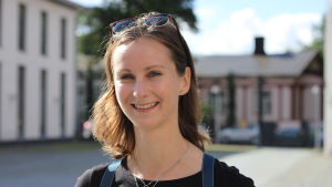 Cecilia Laine är inte förstagångsstuderande och känner att hon har lite bättre koll. En ung kvinna med brunt hår och solglasögon på huvudet.