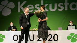 Centerns partisekreterare Riikka Pirkkalainen återvaldes på partiets kongress i september. Nu leder hon arbetet inför kommunalvalet. Centern är det största partiet i Finlands kommuner. Riikka Pirkkalainen valittiin puoluesihteeriksi.