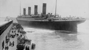 RMS Titanic lähdössä neitsymatkalleen huhtikuun 12. päivä Southamptonista New Yorkiin.