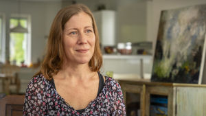 Under coronavåren 2020 försökte Helsingforsmamman Anna Magnusson räcka till både som mamma och arbetstagare. På sommaren var hennes krafter slut. Anna Magnusson