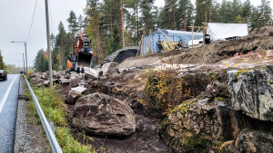 Staten betalar alla byggnadskostnader för gång- och cykelvägen mellan Hangelby och Box. Gång- och cykelväg byggs i Sibbo.