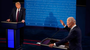 Presidentvalsdebatten i Cleveland mellan Biden och Trump var en föga upplyftande tillställning, verkar de flesta eniga om. Joe Biden och Donald Trump debatterar under sin första valdebatt i presidentvalet 2020 i USA.