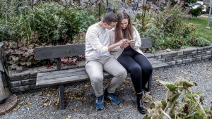 Besnik och Miranda Hajdini tillbringar mycket tid vid Åbo universitetscentralsjukhus. bild på Miranda Hajdini och Besnik Hajdini