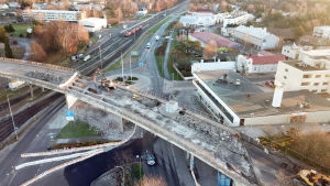 Vid årsskiftet ska bron över järnvägen i Hangö vara riven. Järnvägsbron i Hangö rivs.