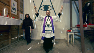 Mystinen pappisseremonia menossa. Kuva elokuvasta El Topo.