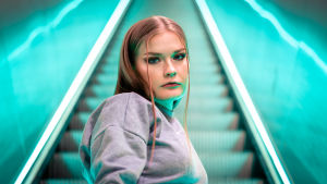Era Novas låt Power Puff Girl är inspirerad av hennes danslektioner. Artisten Dora Lagerspetz.