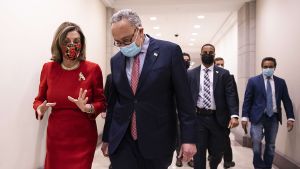 Representanthusets demokratiska talman Nancy Pelosi och senatens minoritetsledare, demokraten Chuck Schumer bekräftade att en överenskommelse hade nåtts med republikanerna. Representanthusets demokratiska talman Nancy Pelosi och senatens minoritetsledare, demokraten Chuck Schumer bekräftade att en överenskommelse hade nåtts med republikanerna.