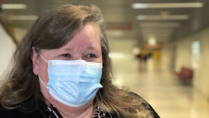 Päijänne-Tavastlands sjukvårdsdistrikts personalchef Erja Saari tycker att alla gynnas av att man har tillräckligt med vårdpersonal. Päijät-Hämeen hyvinvointiyhtymän henkilöstöjohtaja Erja Saari