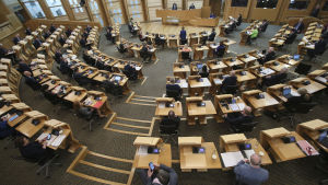 Coronapandemin gör det osäkert huruvida Skottlands parlamentsval kan gå av stapeln som planerat den 6 maj. Skottlands parlament