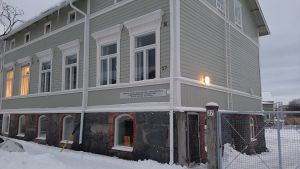 Församlingshuset Tjugosjuan är ett begrepp i Hangö. Gammalt välskött trähus
