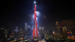 Burj Khalifa-tornet i Dubai lystes upp i rött och försågs med texten "uppdraget slutfört" skriven på arabiska då sonden Amal, hoppet, lade sig i omloppsbana runt Mars. Burj Khalifa-tornet i Dubai lyses upp i rött och med texten "uppdraget slutfört" skriven på arabiska den 9 februari 2021 då sonden Amal lade sig i omloppsbana runt Mars.