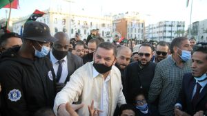 Libyens tillförordnade premiärminister Abdul Hamid Dbeibah hälsade på Tripolibor den 17 februari, tioårsdagen av det folkliga upproret mot diktatorn Muammar Ghadafi. Libyens tillförordnade premiärminister Abdul Hamid Dbeibah hälsade på invånare i Tripoli på tioårsdagen av det folkliga upproret mot diktatorn Muammar Ghadafi.