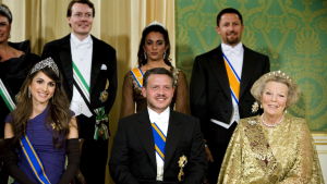 Prins Hamzah bin Hussein (uppe till höger) misstänks för kupplaner mot sin halvbror kung Abdullah. Bilden är från ett statsbesök i Nederländerna år 2006. Prins Hamzah bin Hussein (uppe till höger) misstänks för kupplaner mot sin halvbror kung Abdullah. Bilden är från ett statsbesök i Nederländerna år 2006.