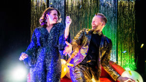 Eva Frantz och Mikko Silvennoinen Euroviisuselostajat ja Viisukuplan juontajat Eva Frantz ja Mikko Silvennoinen bailaavat.