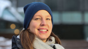 Linda Grönqvist, t.f. direktör för Kommunförbundets svenska enhet är nyfiken på att se om samma personer ställer upp i kommunernas och välfärdsområdenas val. Enligt planerna ordnas kommunalvalet i april 2021 och välfärdsområdenas val i början av år 2022. Linda Grönqvist, utvecklingschef på Kommunförbundet