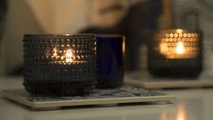 Levande ljus är en central del av det danska "hygge" Hygge tunnelmaa, kynttilöitä.