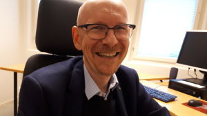 Johan Bärlund, professor i nordisk rätt och docent i civil- och handelsrätt, säger att mycket vilar på individens förmåga att ta till sig information. johan bärlund