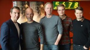 Aku Hirviniemi, Aku Louhimies, Eero Aho, Akseli Kouki och Hannes Suominen i samband med en presskonferens i Åbo. Aku Louhimies, Eero Aho, Aku Hirviniemi, Hannes Suominen och Akseli Kouki.