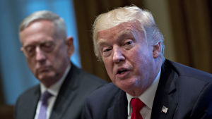 Försvarsminister Jim "Mad Dog" Mattis avgick i protest mot Trump i december år 2018. USA:s försvarsminister Jim Mattis har försökt tona ned president Trumps krigiska uttalanden om Nordkorea