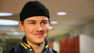 Oscar Ramsay är skeptisk till mobilstoppet även om han kan se de positiva effekterna. Mattliden koulun oppilas