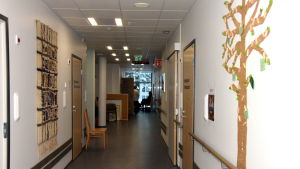 En av korridorerna i Raseborgs mentalvårdscenter. Raseborgs mentalvårscenter består av en hel del korridorer.