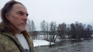 Christer Kalenius ser ringmärkningen som sin livsuppgift i dag. Christer Kalenius har räddat närmare 90 svanar från att dö i vinterkylan
